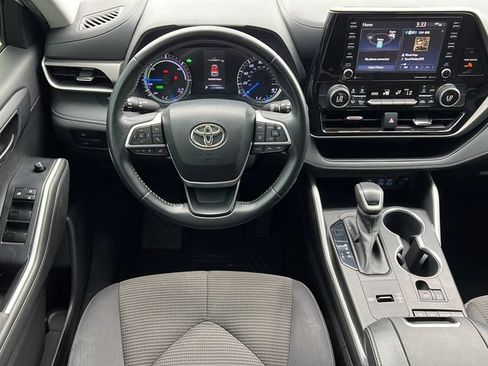 Used 2022 Toyota Highlander LE FWD image 12