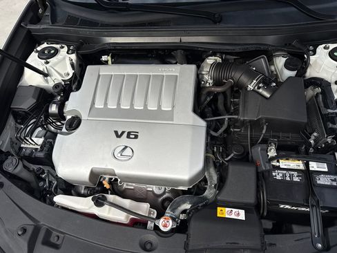 Used 2018 Lexus ES 350 w/ Luxury Package w/Wood Trim image 28