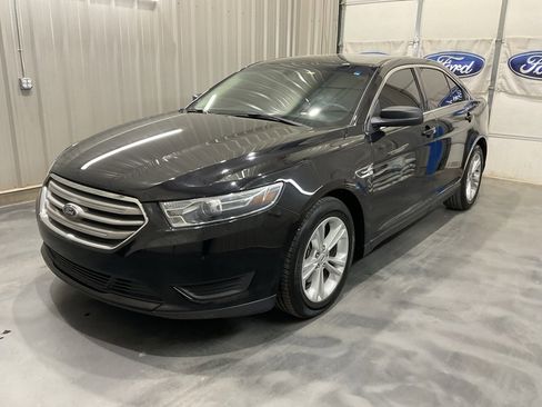 Used 2016 Ford Taurus SE image 3