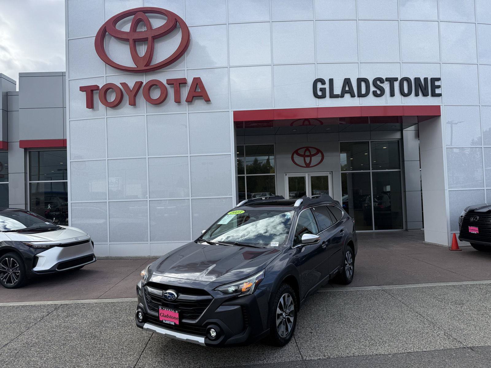 Used 2023 Subaru Outback Touring XT w/ Popular Package #2 AWD/4WD image 1