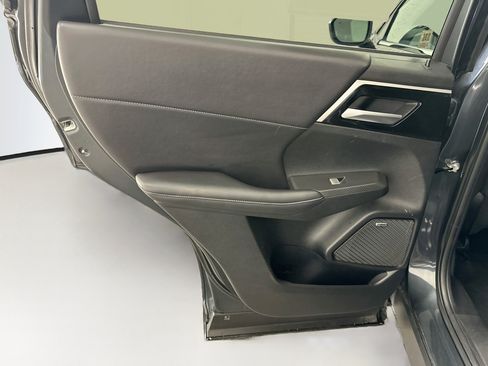 Used 2025 Mitsubishi Outlander SE AWD/4WD image 27