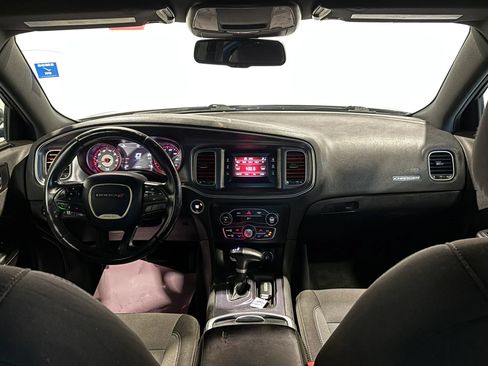 Used 2017 Dodge Charger SE RWD image 9