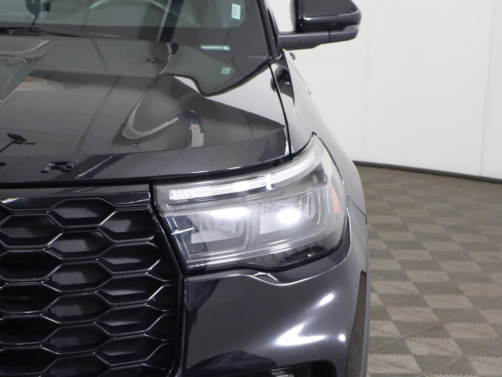 Used 2025 Ford Explorer ST-Line w/ ST-Line Street Pack AWD/4WD image 16