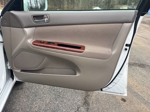 Used 2005 Toyota Camry XLE image 24
