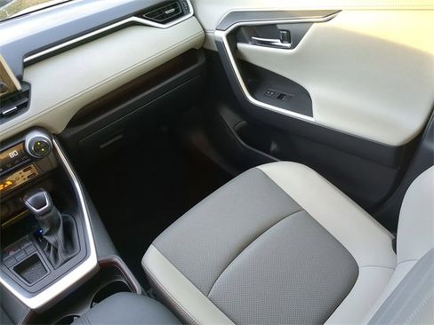 Used 2021 Toyota RAV4 Limited image 19