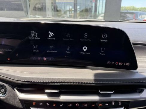 Used 2024 Cadillac XT4 Premium Luxury w/ Technology Package AWD/4WD image 23