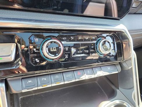 Used 2024 GMC Sierra 1500 Denali w/ Technology Package AWD/4WD image 20