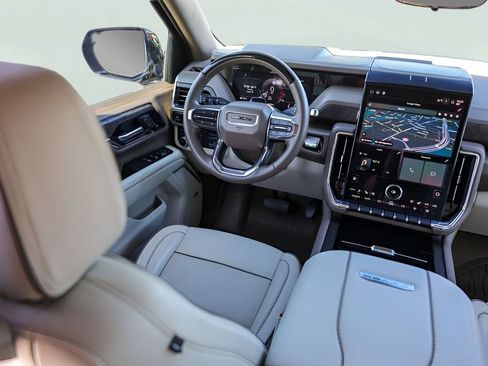 Used 2025 GMC Yukon XL Denali AWD/4WD image 31