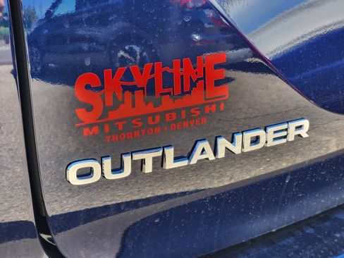 New 2025 Mitsubishi Outlander SE image 8