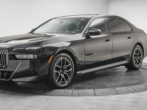 Used 2024 BMW 760i xDrive 760i xDrive image 3