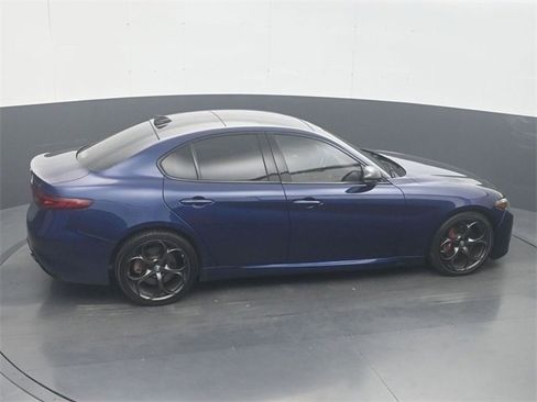 Used 2019 Alfa Romeo Giulia image 25