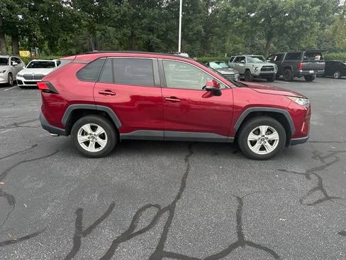 Used 2019 Toyota RAV4 XLE w/ Convenience Package FWD image 5