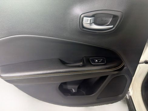 Used 2021 Jeep Compass Latitude FWD image 24