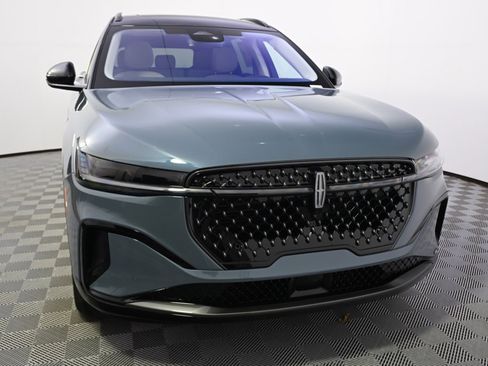 New 2026 Lincoln Nautilus Reserve w/ Jet Appearance Package image 9