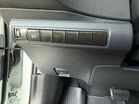 Used 2021 Toyota Corolla LE image 13