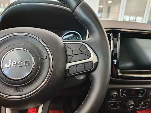 Used 2018 Jeep Compass Limited w/ Navigation Group FWD image 19
