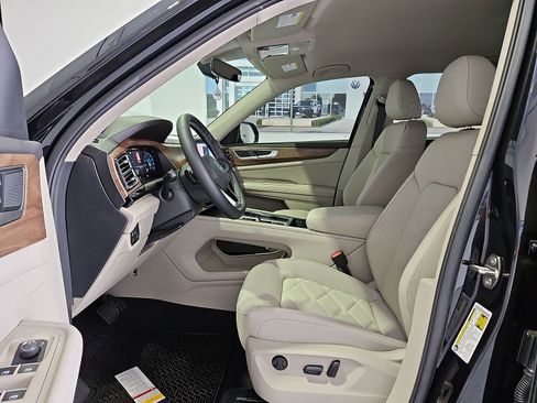 New 2026 Volkswagen Atlas SE FWD image 17