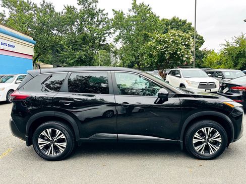 Used 2022 Nissan Rogue SV image 11