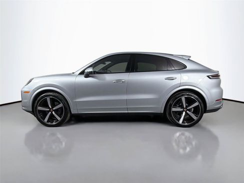 Used 2025 Porsche Cayenne Coupe AWD/4WD image 2