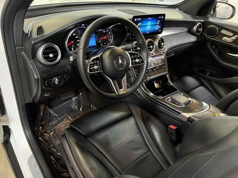 Used 2020 Mercedes-Benz GLC 300 4MATIC image 3