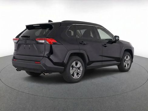 Used 2022 Toyota RAV4 XLE w/ Convenience Package AWD/4WD image 4