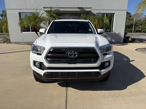 Used 2017 Toyota Tacoma SR5 image 9
