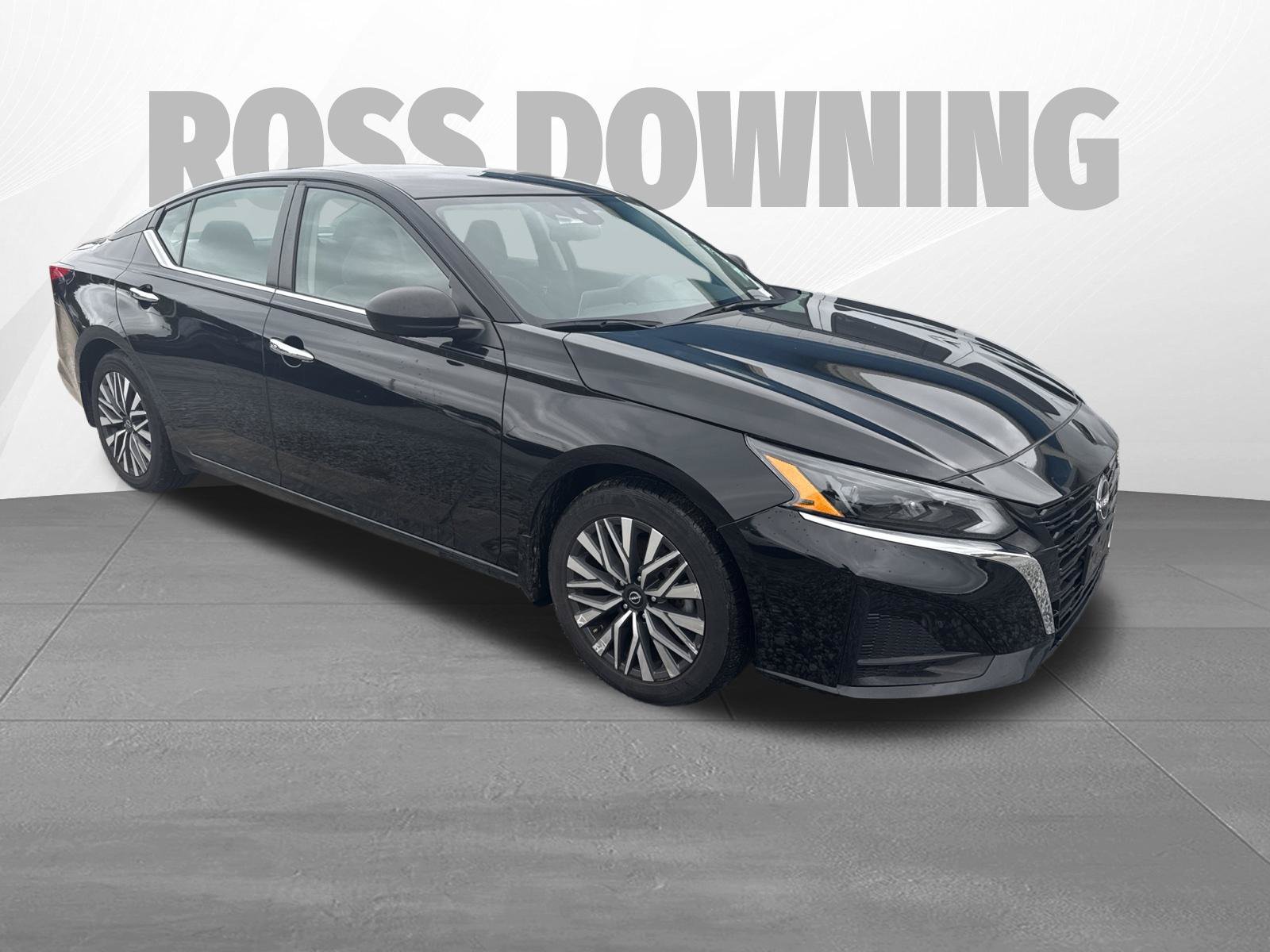 Used 2024 Nissan Altima 2.5 SV FWD image 3