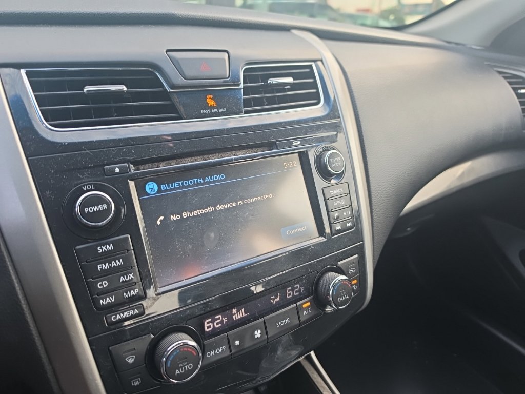 Used 2015 Nissan Altima 2.5 SL w/ Technology Package FWD image 11
