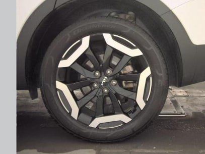 Used 2024 Kia Telluride S AWD/4WD image 9