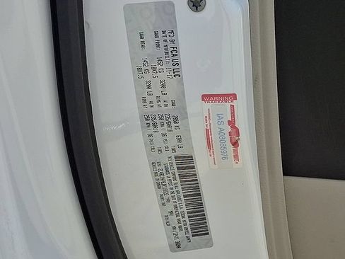 Used 2018 Chrysler Pacifica Limited w/ Advanced Safetytec Group FWD image 26