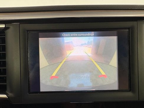 Used 2019 Chrysler Pacifica Touring-L FWD image 50