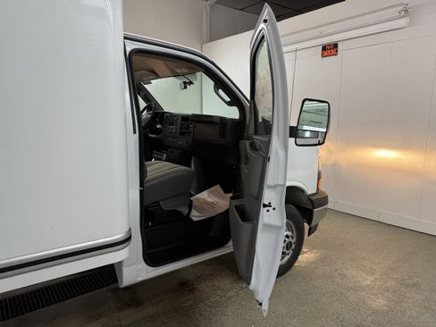 New 2024 GMC Savana 3500 w/ Power Convenience Package image 26