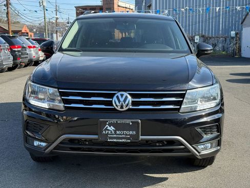 Used 2018 Volkswagen Tiguan SE AWD/4WD image 2