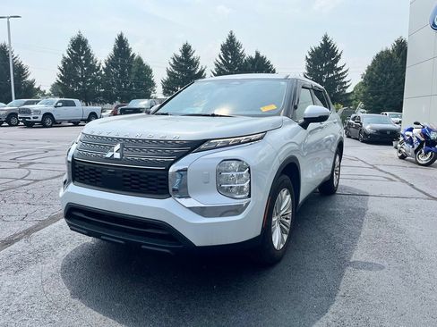 Used 2023 Mitsubishi Outlander ES AWD/4WD image 8