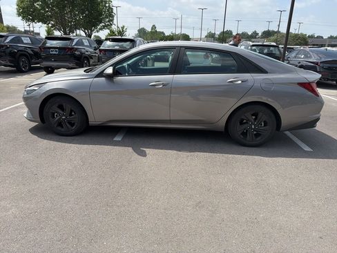 Certified 2023 Hyundai Elantra Blue FWD image 15
