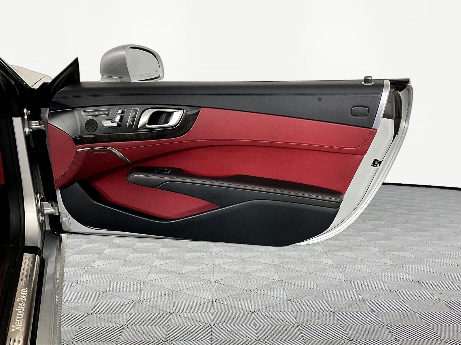 Used 2014 Mercedes-Benz SL 550 image 24