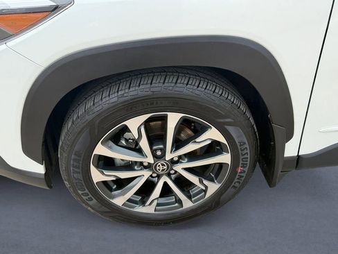 Used 2024 Toyota Corolla Cross XLE w/ Convenience Package image 9