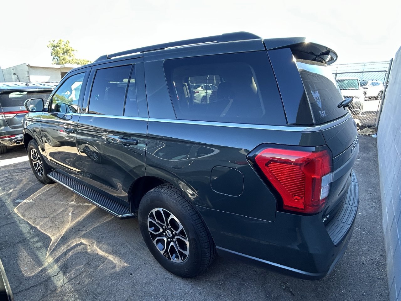 Used 2023 Ford Expedition XLT RWD image 5