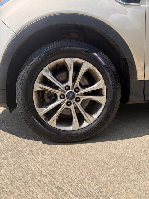 Used 2017 Ford Escape SE w/ SE Cold Weather Package AWD/4WD image 9