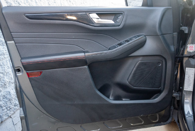 Used 2025 Ford Escape ST-Line AWD/4WD image 8