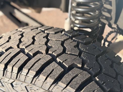 Used 2025 Ford F350 Lariat w/ Black Appearance Package image 3