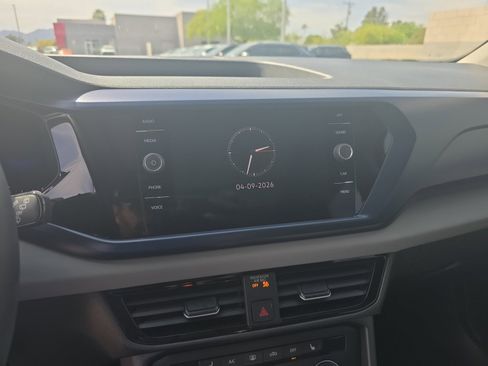 Certified 2022 Volkswagen Taos SE w/ Panoramic Sunroof Package image 12