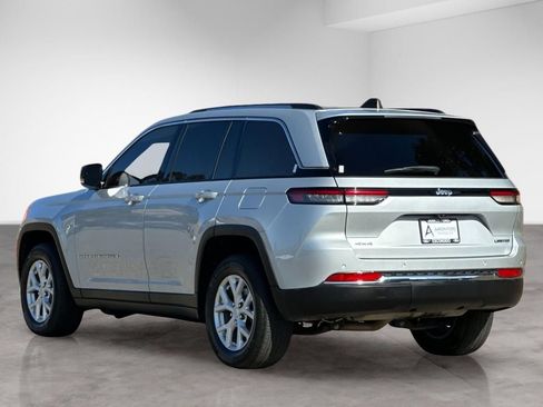 Used 2023 Jeep Grand Cherokee Limited w/ Trailer Tow Prep Group (B) AWD/4WD image 3