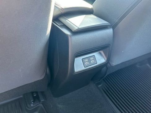 Used 2025 Toyota Corolla SE w/ SE Premium Package FWD image 10