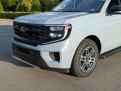 Certified 2025 Ford Expedition Max Active AWD/4WD image 10