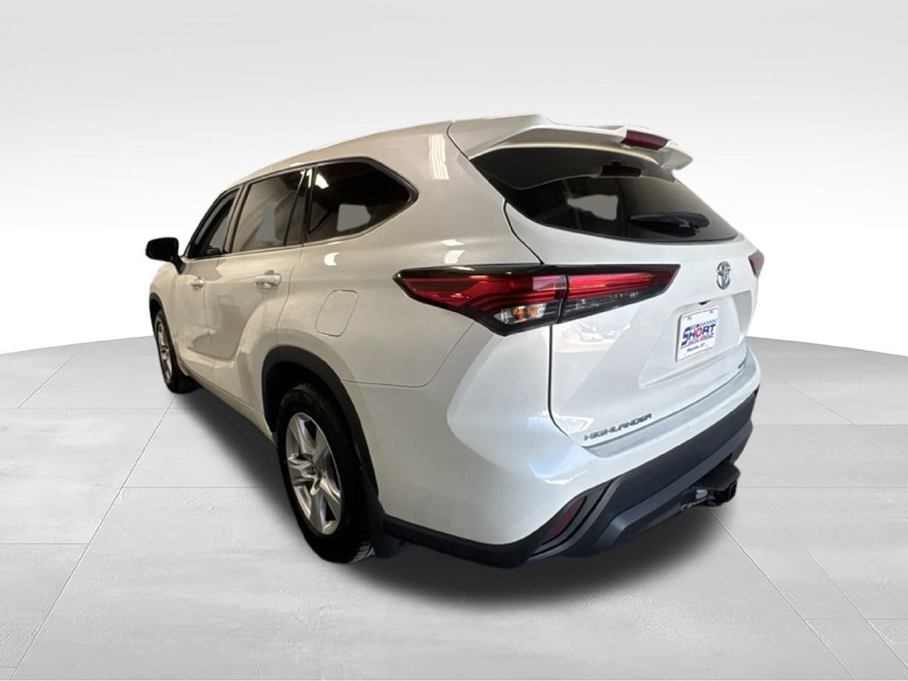Used 2021 Toyota Highlander LE AWD/4WD image 10