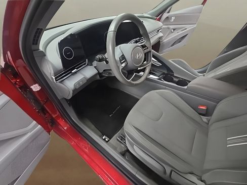 Used 2025 Hyundai Elantra SEL FWD image 13
