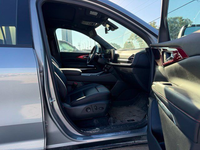 Used 2024 Chevrolet Traverse RS w/ LPO, Floor Liner Package AWD/4WD image 12