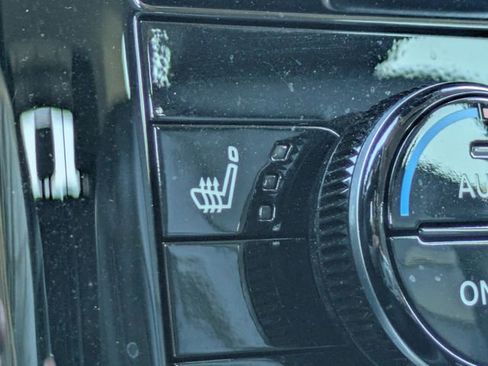 Used 2023 Nissan Rogue SL image 25