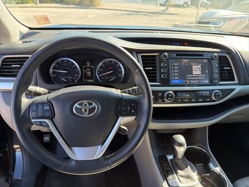 Used 2016 Toyota Highlander XLE image 25